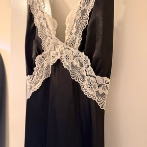 Elegant Black Lace Trim Chemise